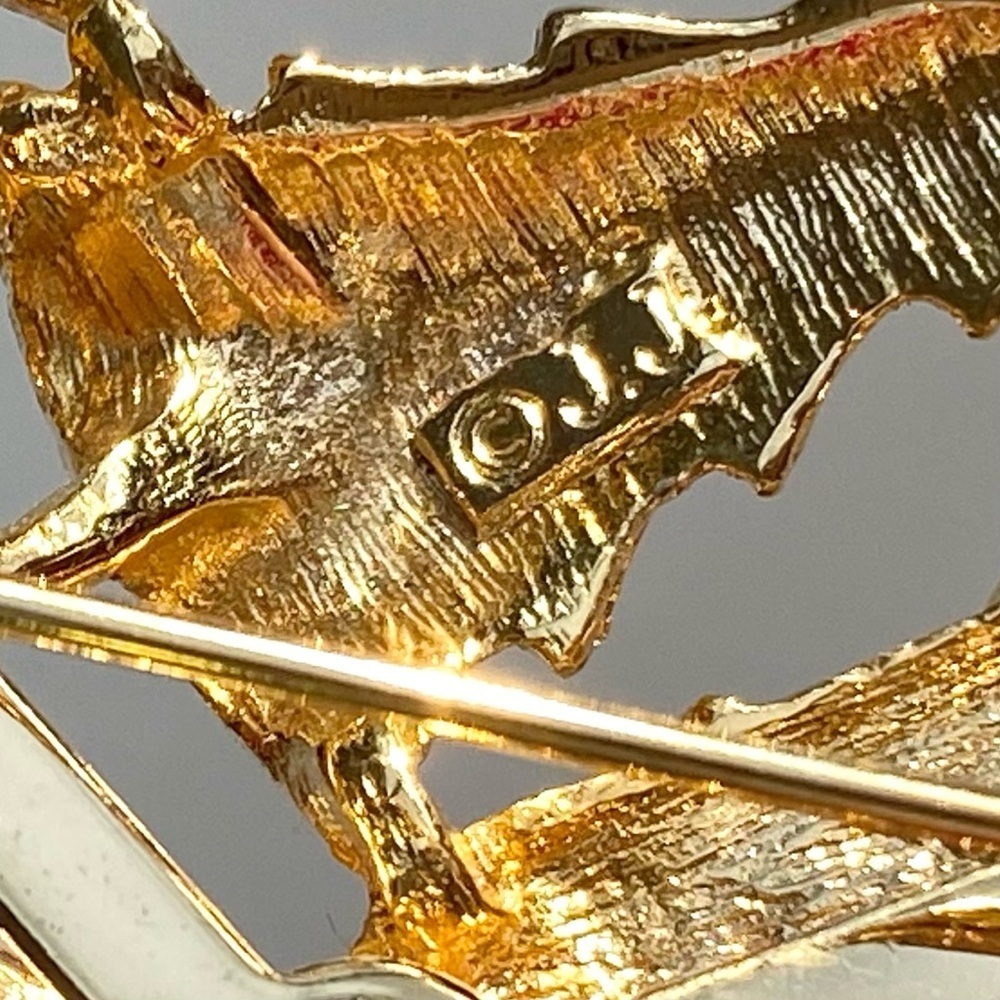 Elegant Gold and Red Sleigh Brooch with Christmas Tree - Picture 6 of 7